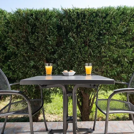 Niriides Guest house *