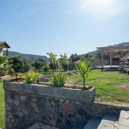 Guest house Niriides
